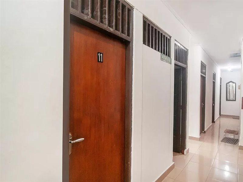Oyo 2256 Danysa Guesthouse Jakarta Exteriör bild