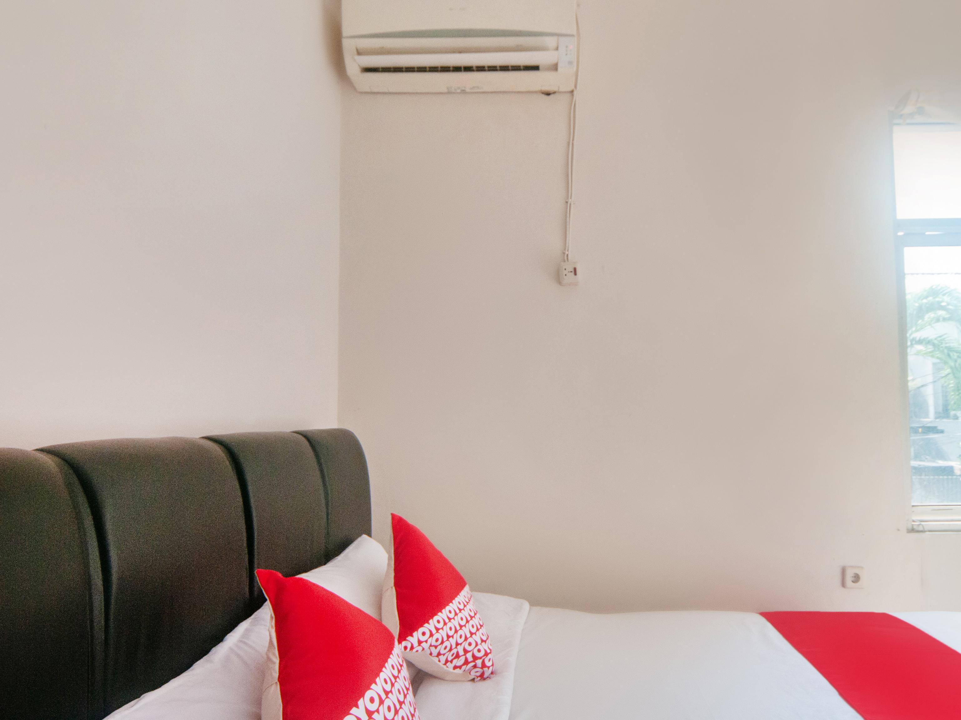 Oyo 2256 Danysa Guesthouse Jakarta Exteriör bild