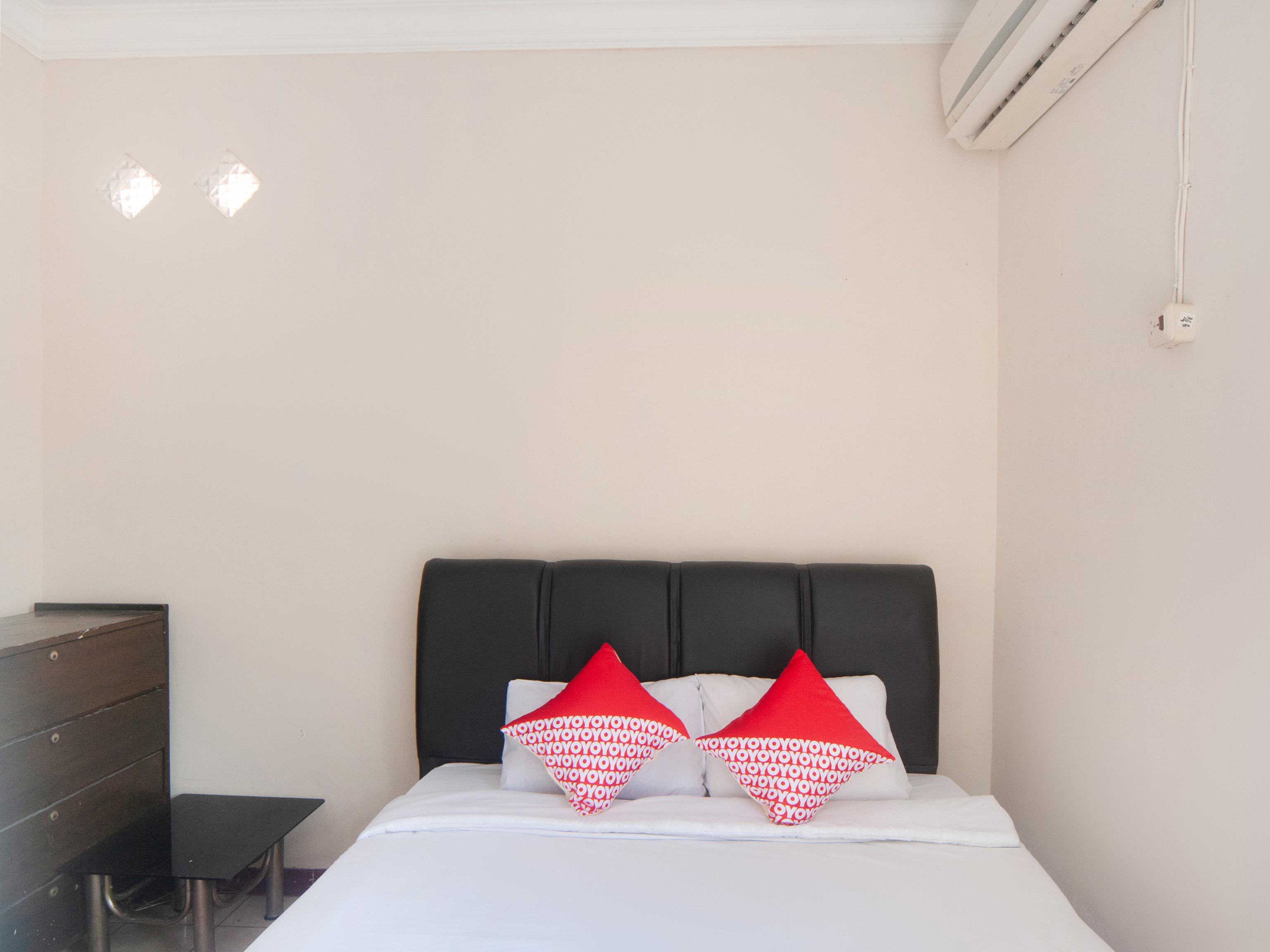 Oyo 2256 Danysa Guesthouse Jakarta Exteriör bild