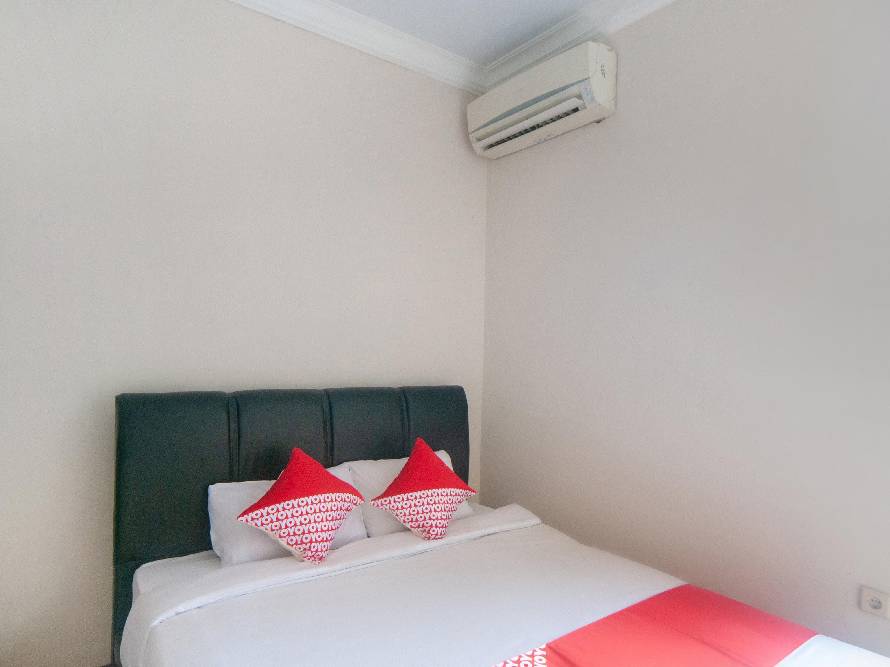 Oyo 2256 Danysa Guesthouse Jakarta Exteriör bild