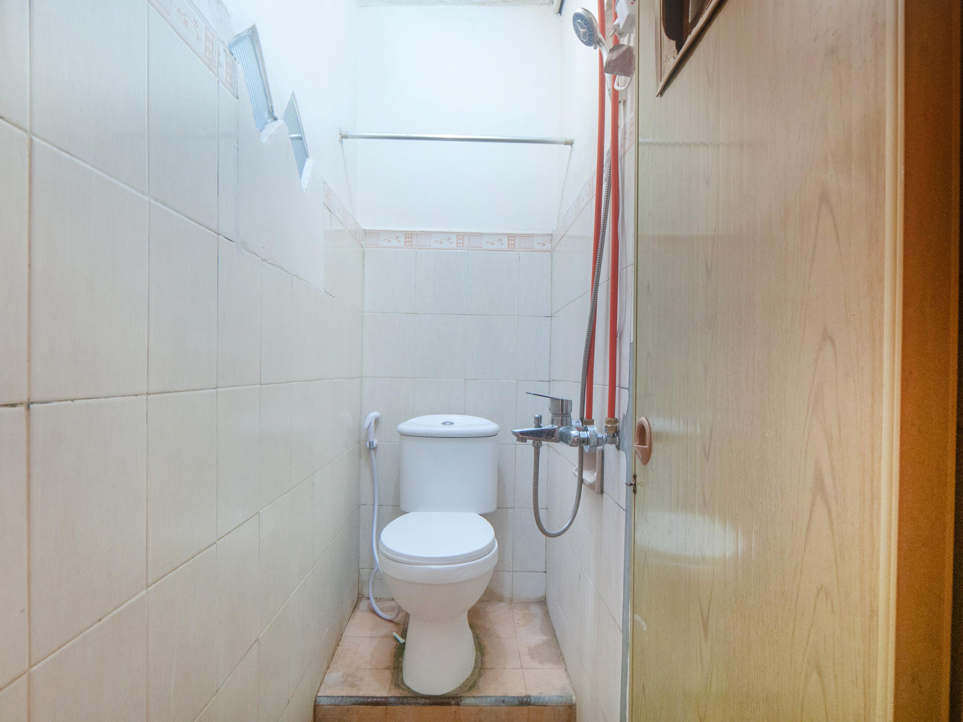 Oyo 2256 Danysa Guesthouse Jakarta Exteriör bild