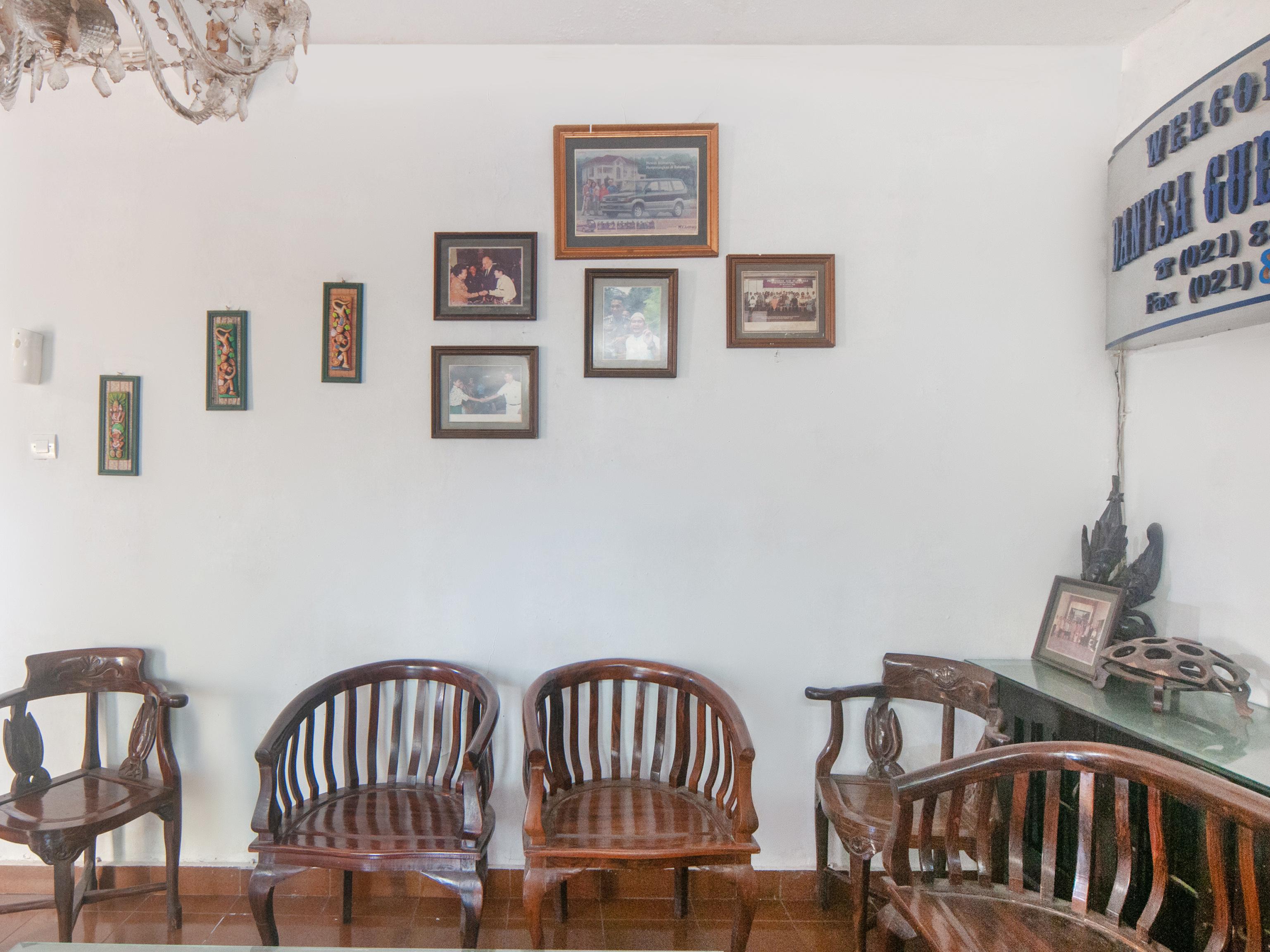 Oyo 2256 Danysa Guesthouse Jakarta Exteriör bild