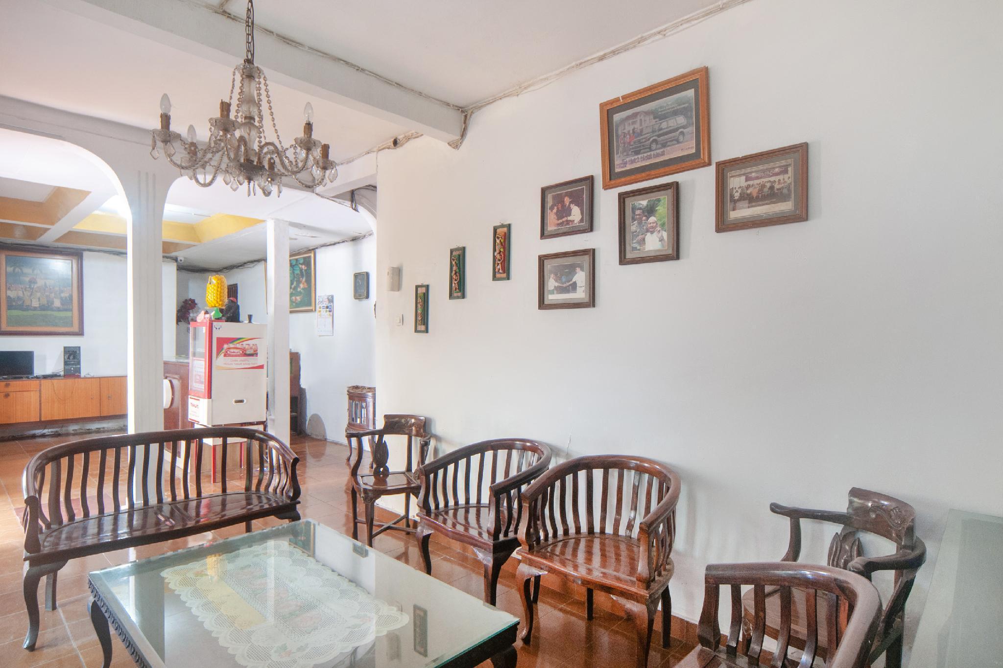 Oyo 2256 Danysa Guesthouse Jakarta Exteriör bild