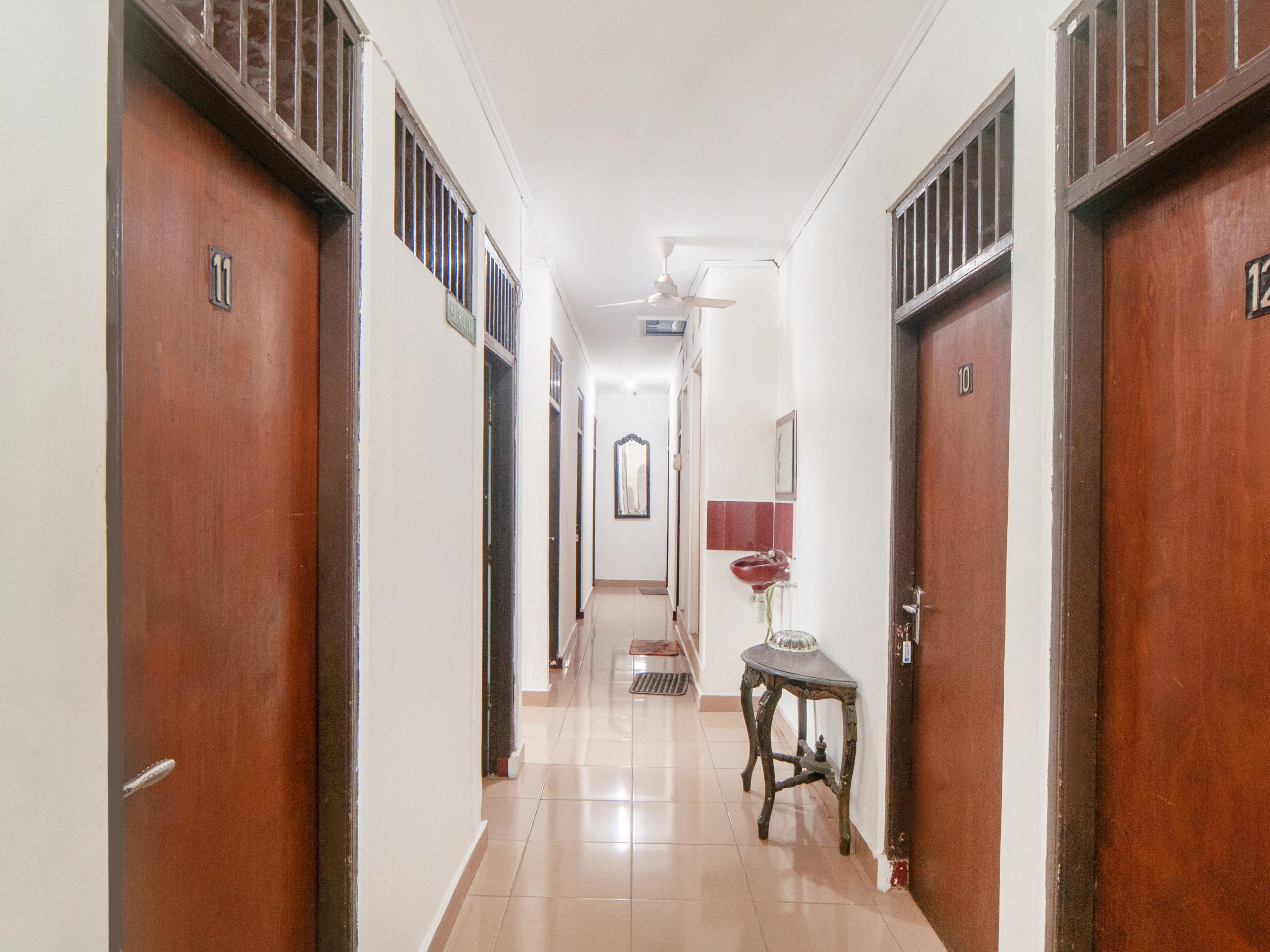 Oyo 2256 Danysa Guesthouse Jakarta Exteriör bild