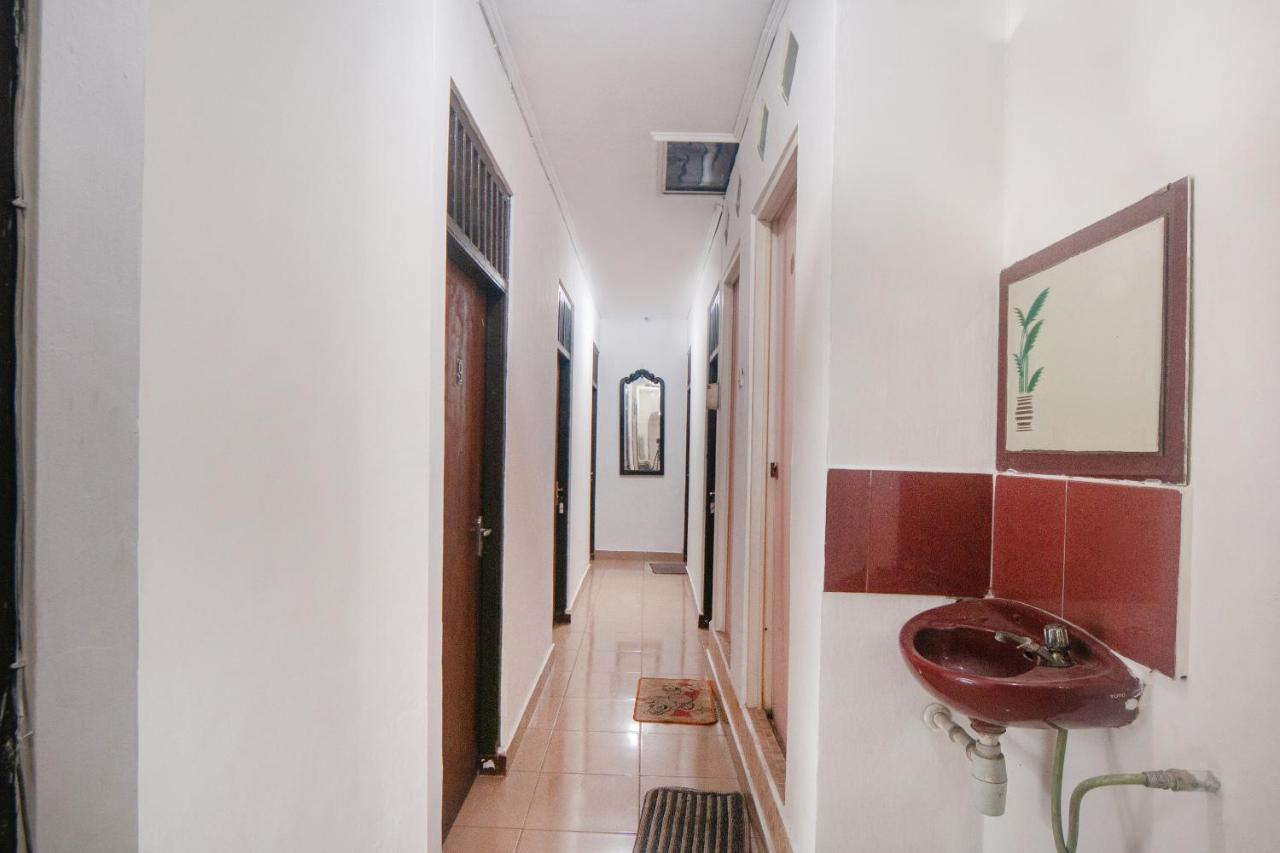 Oyo 2256 Danysa Guesthouse Jakarta Exteriör bild