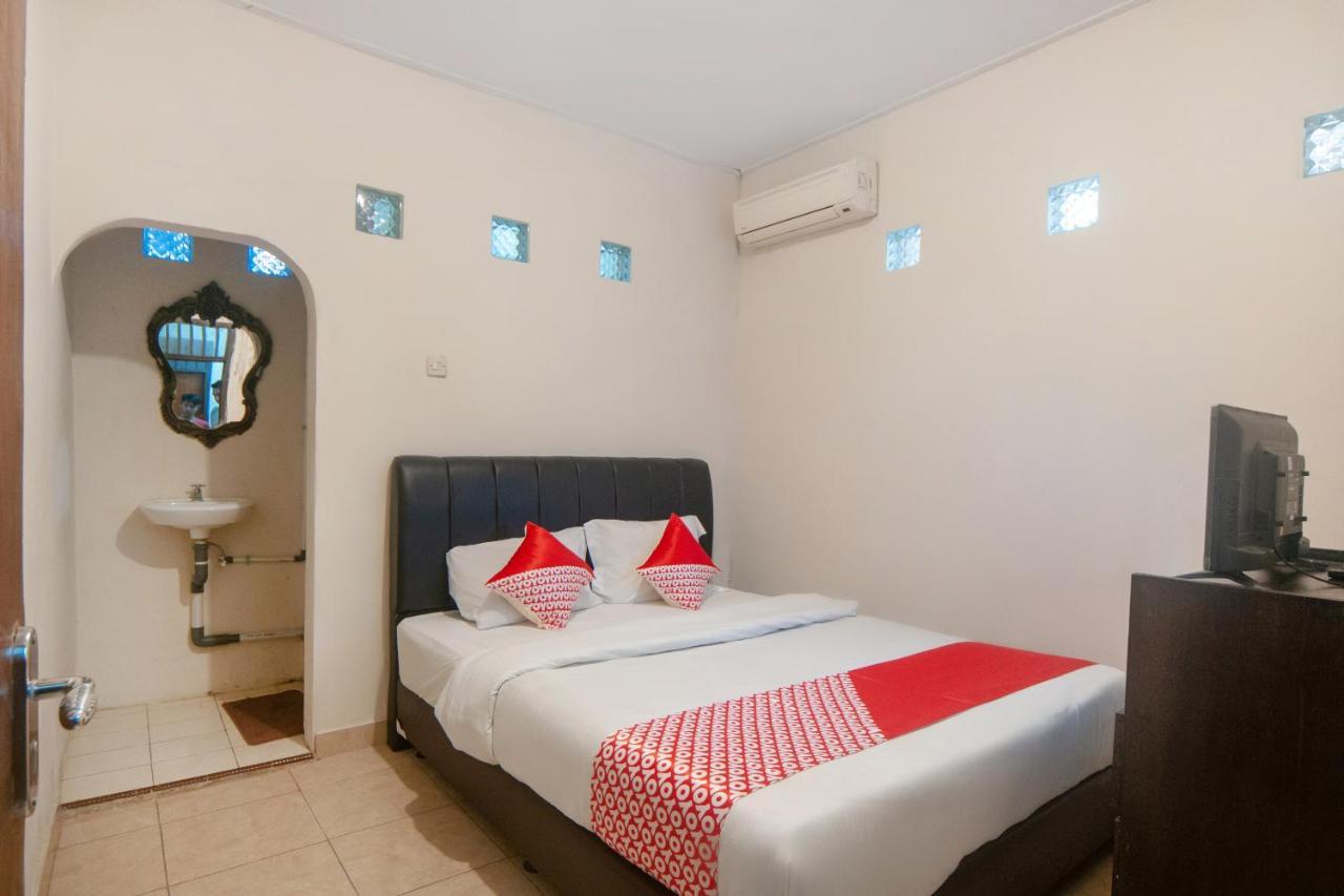Oyo 2256 Danysa Guesthouse Jakarta Exteriör bild
